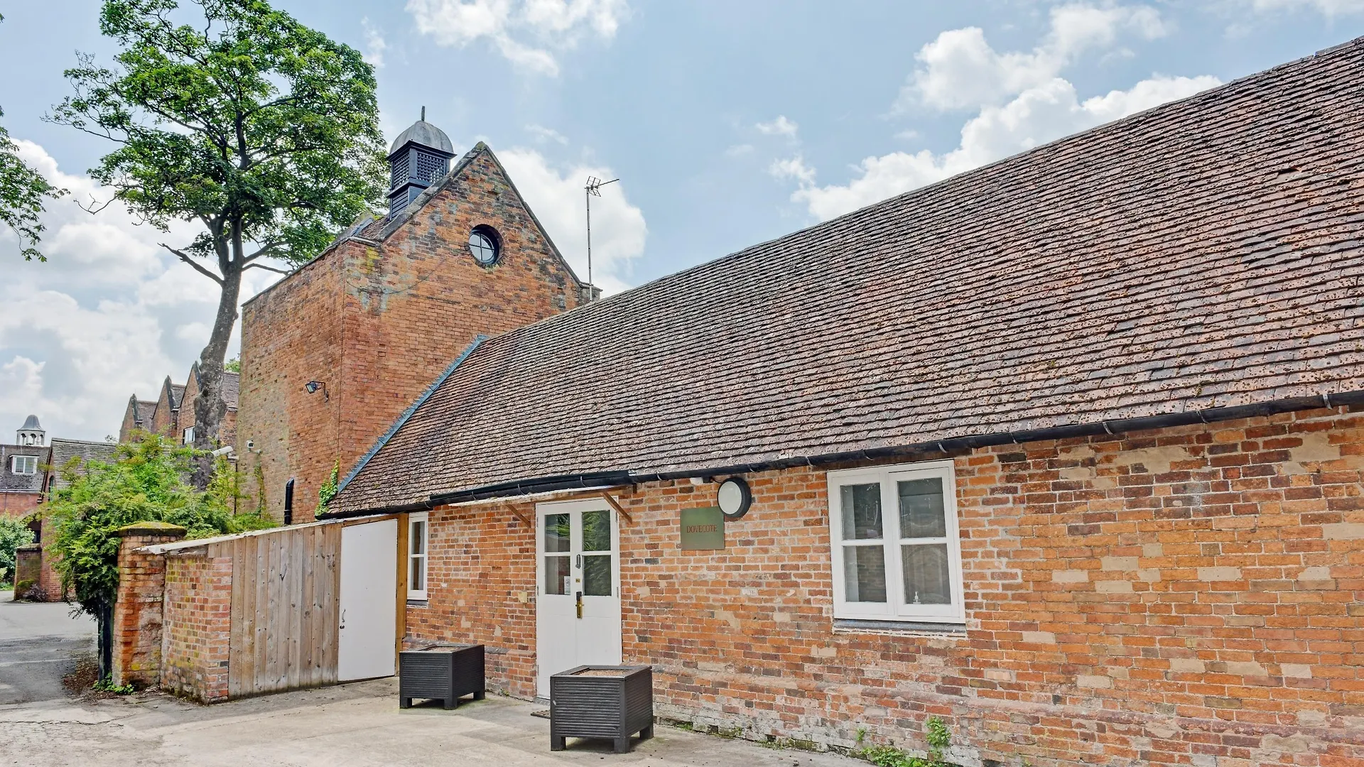 Oyo Dovecote Hotel Birmingham