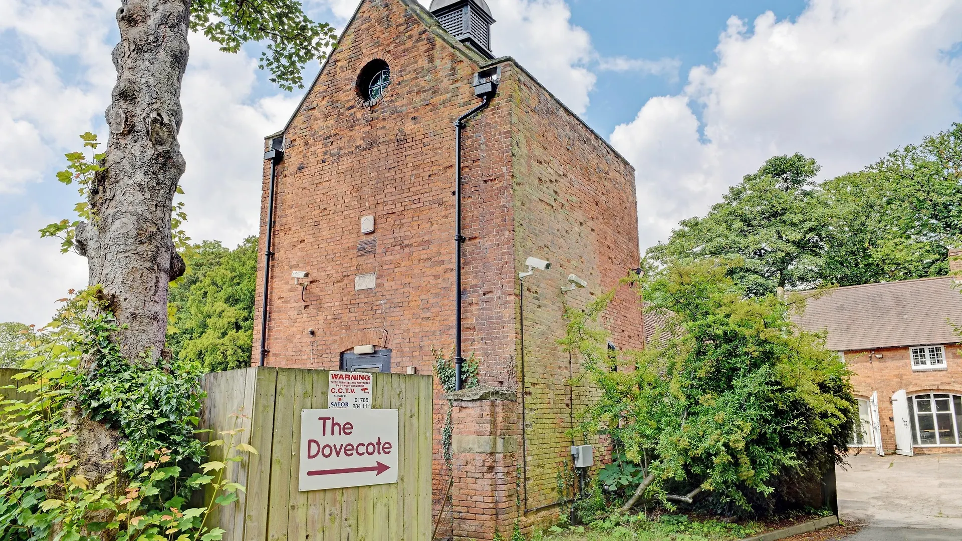 Oyo Dovecote Hotel Birmingham