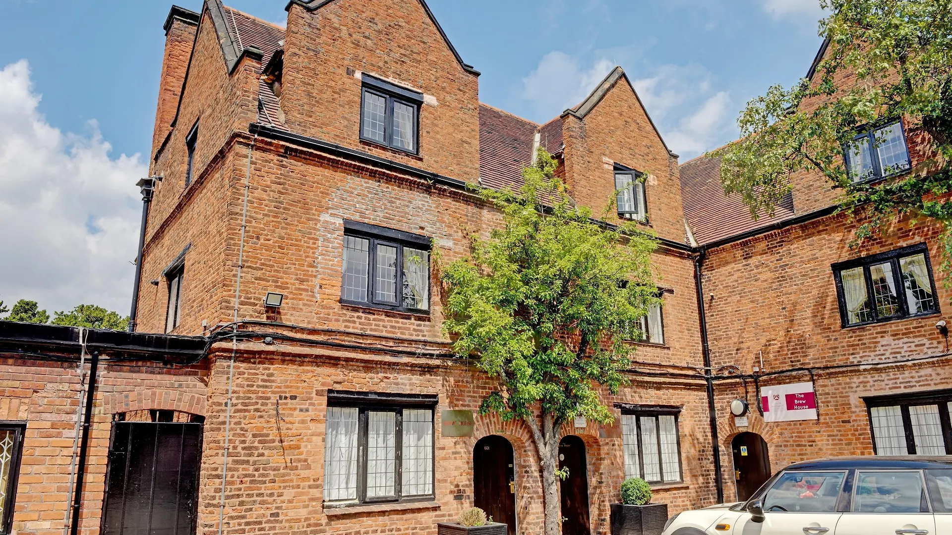 Oyo Dovecote Hotel Birmingham