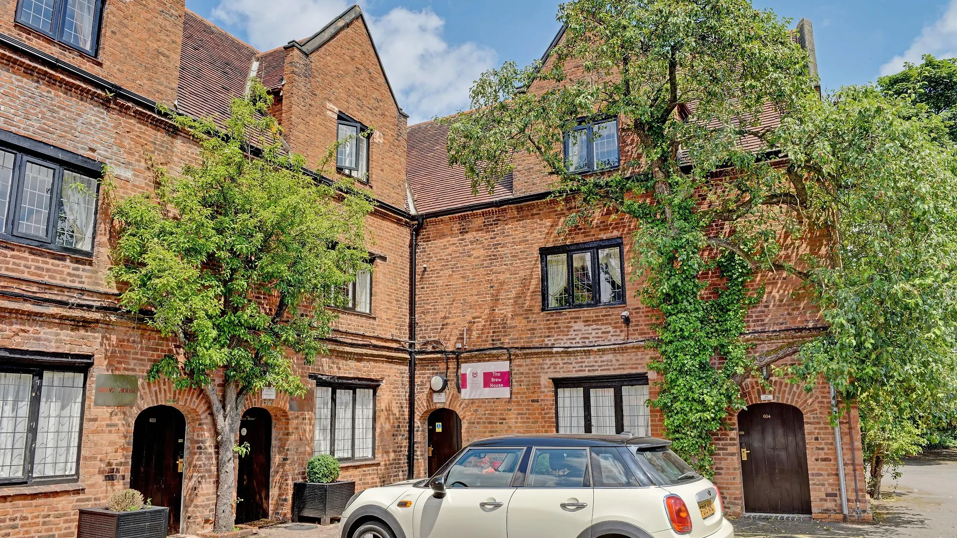 Oyo Dovecote Hotel Birmingham
